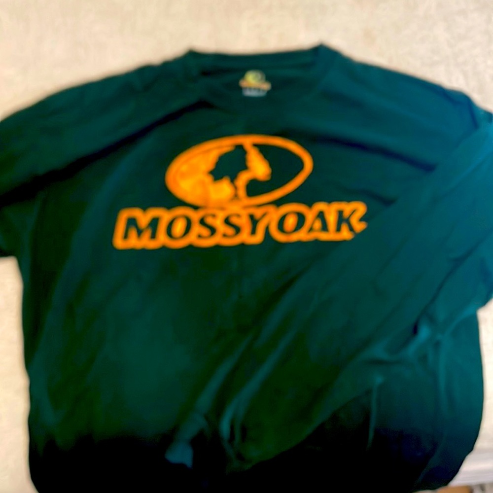 Green Mossy Oak long sleeve tee.